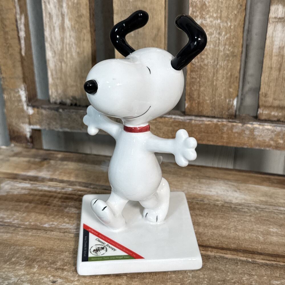 Westland Giftware Classic Snoopy Figurine Peanuts On Parade 8394